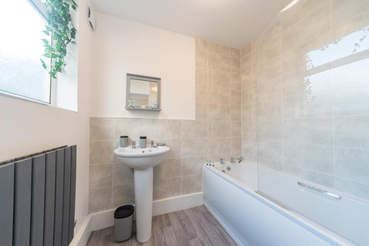 3 Bedroom Saks - 2 Living Area House In Newland Ave Hull Kingston upon Hull ภายนอก รูปภาพ