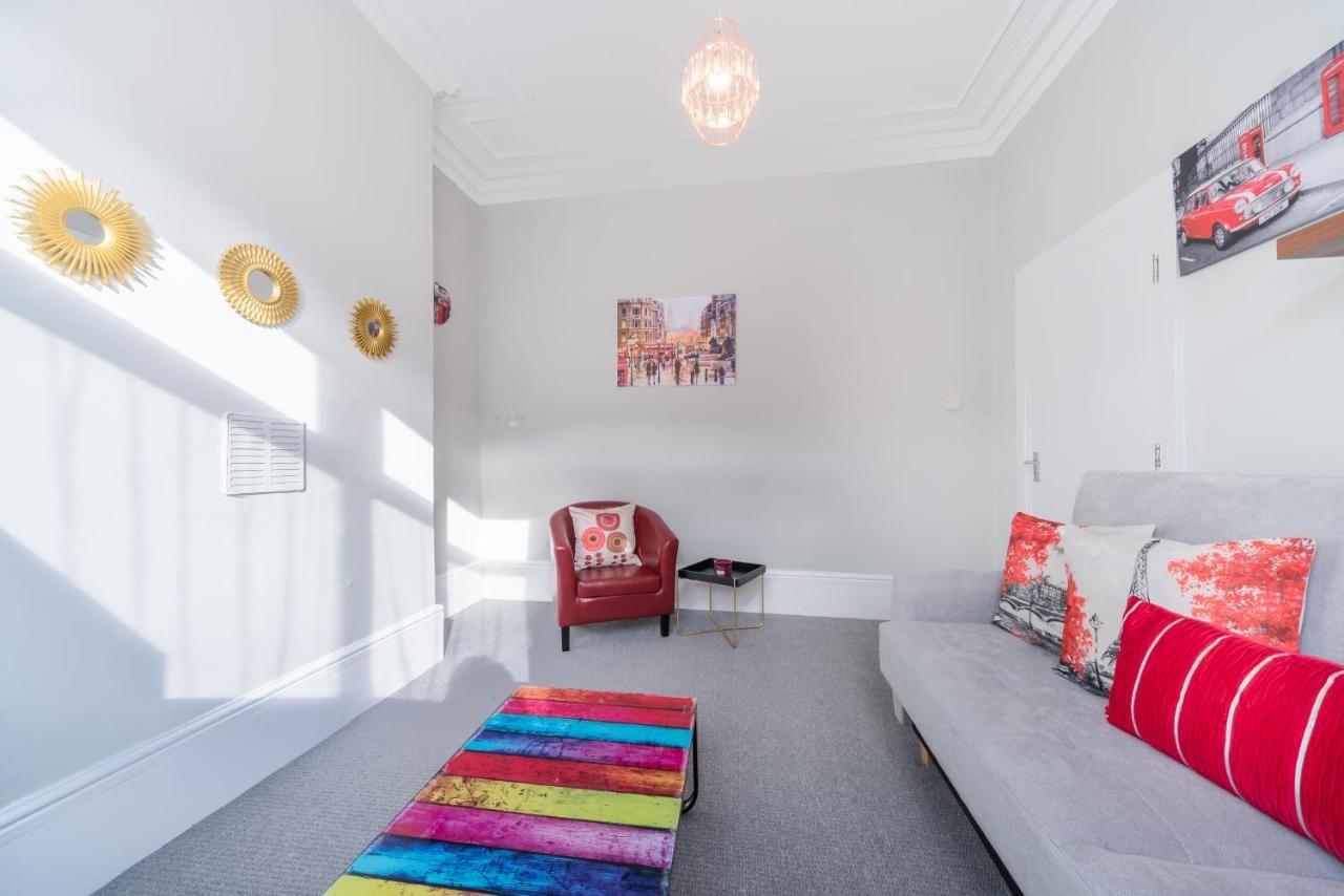 3 Bedroom Saks - 2 Living Area House In Newland Ave Hull Kingston upon Hull ภายนอก รูปภาพ