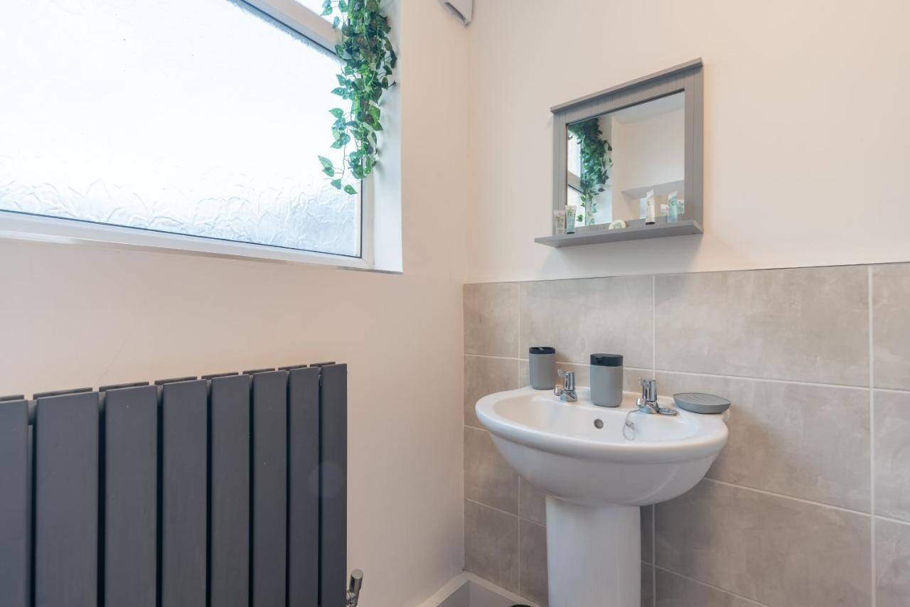3 Bedroom Saks - 2 Living Area House In Newland Ave Hull Kingston upon Hull ภายนอก รูปภาพ